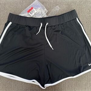 Nike Women’s Soccer Athletic Black w White Details NWT Sz L